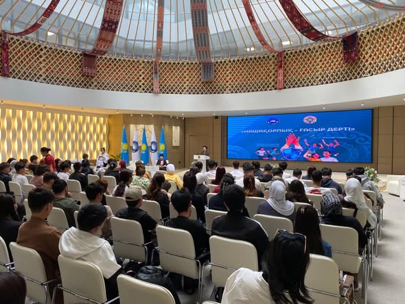 «НАШАҚОРЛЫҚ – ҒАСЫР ДЕРТІ»: ТҮРКІСТАНДА ЖАСТАРМЕН МАҢЫЗДЫ КЕЗДЕСУ ӨТТІ