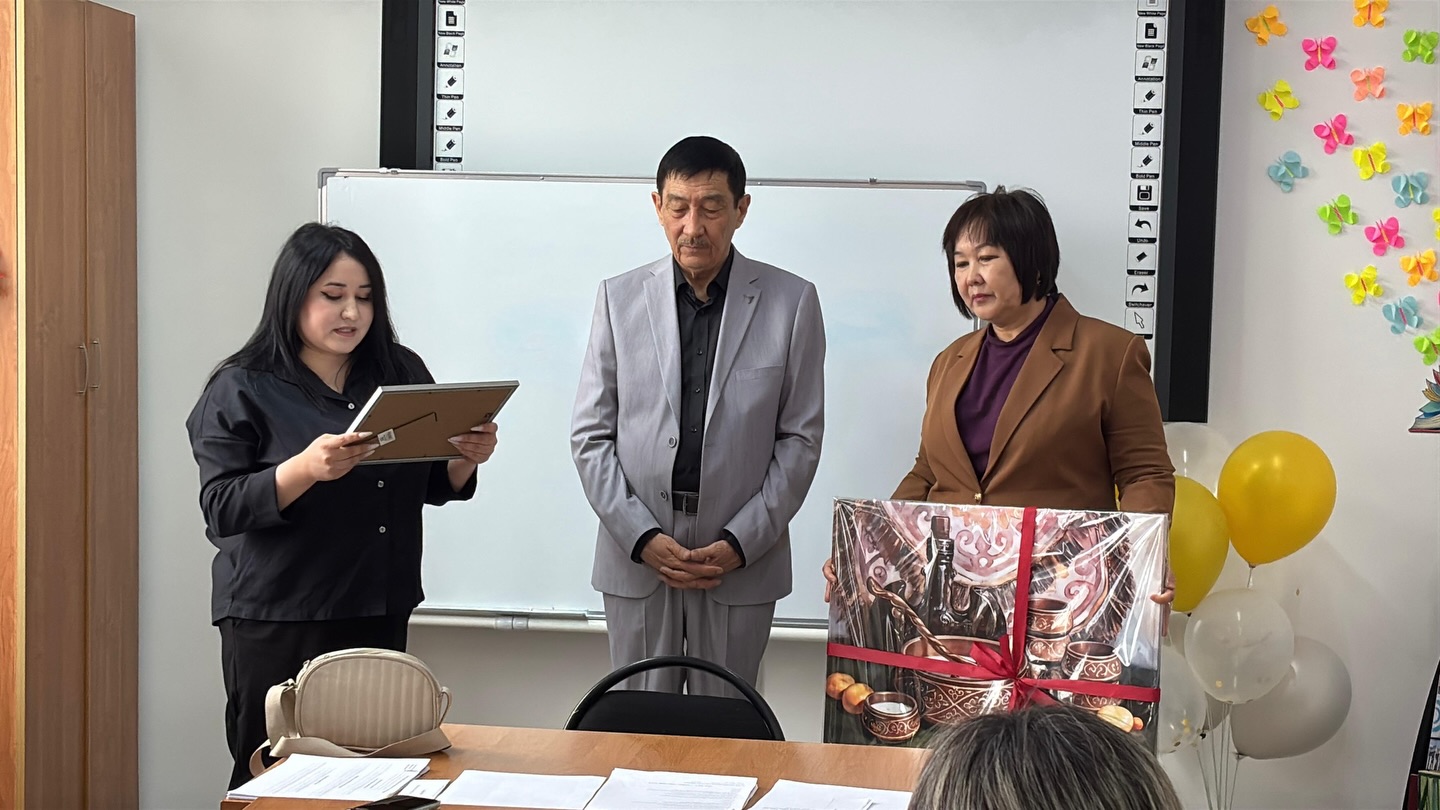 Шахтинск қаласындағы «Бастау» оқу-әдістемелік орталығының оқытушысы, тіл жанашыры Рүстемов Сәндібек Жәнібекұлы мерейлі 70 жасқа толып отыр.