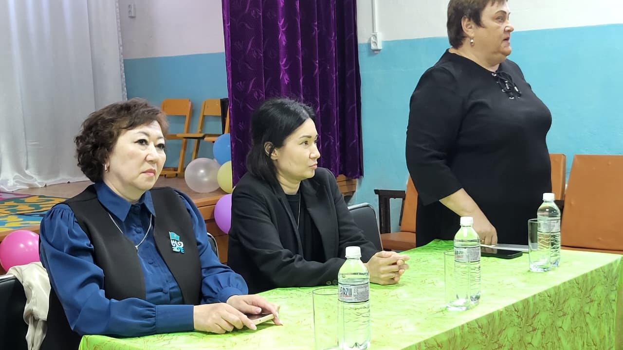 Ауылдық округі әкімінің Ворошилов ауылының тұрғындарымен есептік кездесуі