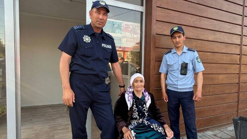 Түркістан облысында полиция қызметкері қарт ананың жоғалған қаражаты мен әшекейлерін тауып берді&nbsp;