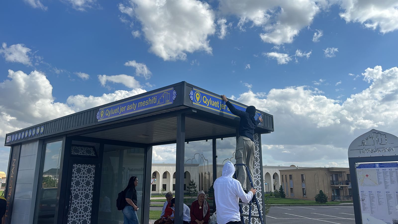 АЯЛДАМАЛАР ТАЗАРТЫЛЫП, ЖАҢАРТЫЛУДА