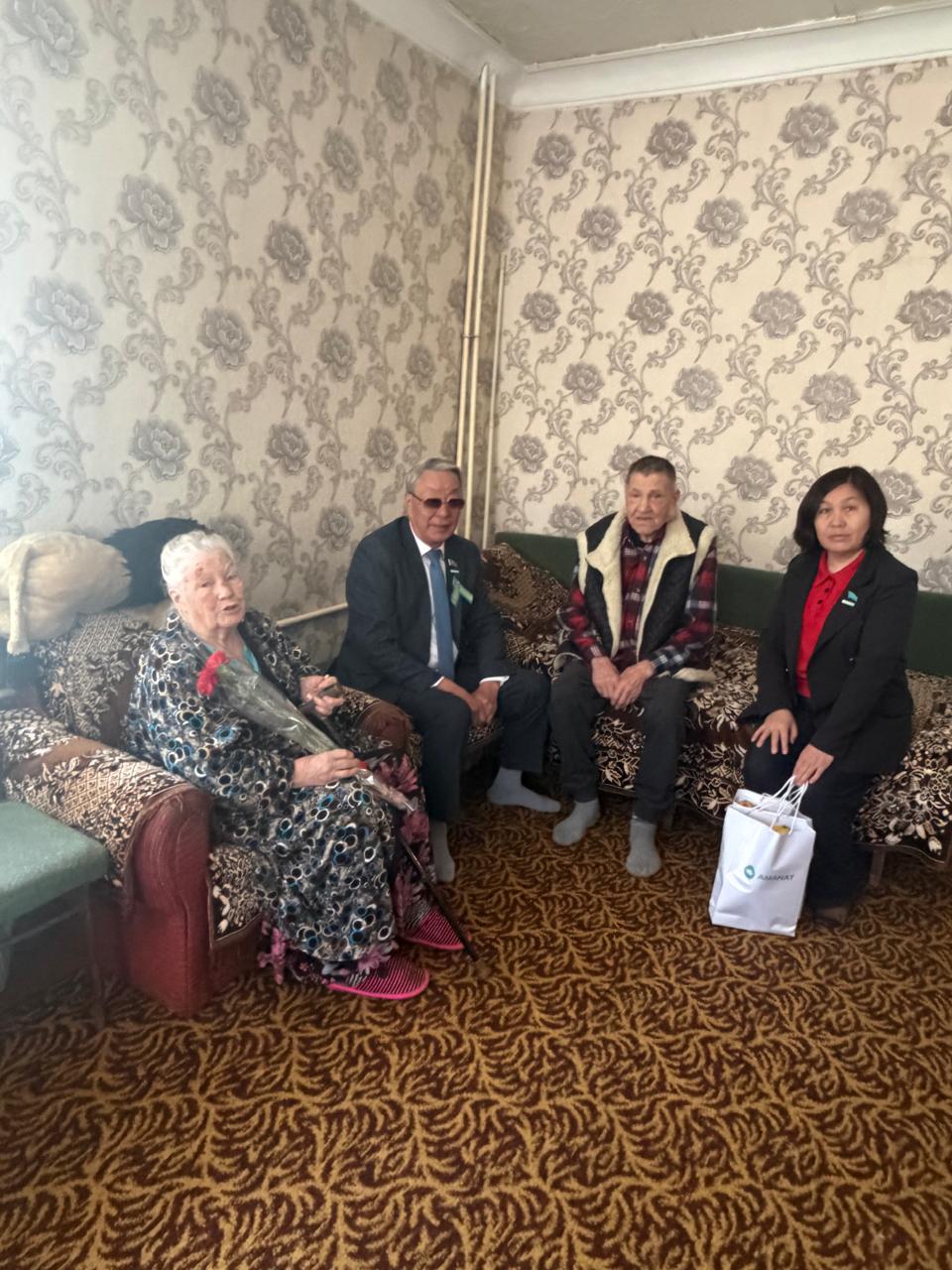 Тыл еңбеккерлерін Жеңіс күнімен құттықтау
