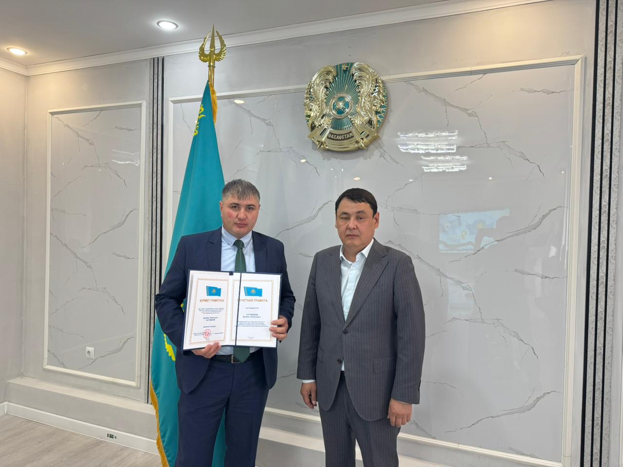 Ағымдағы жылдың 8 мамырында Отан қорғаушылар күнін мерекелеу қарсаңында Ғабит Мүсірепов атындағы аудан әкімі Р. Ә. Аңбаев аудан әкімдігінің кіші залында мемлекеттік қызметшілерге алғыс хаттар табыс етті.