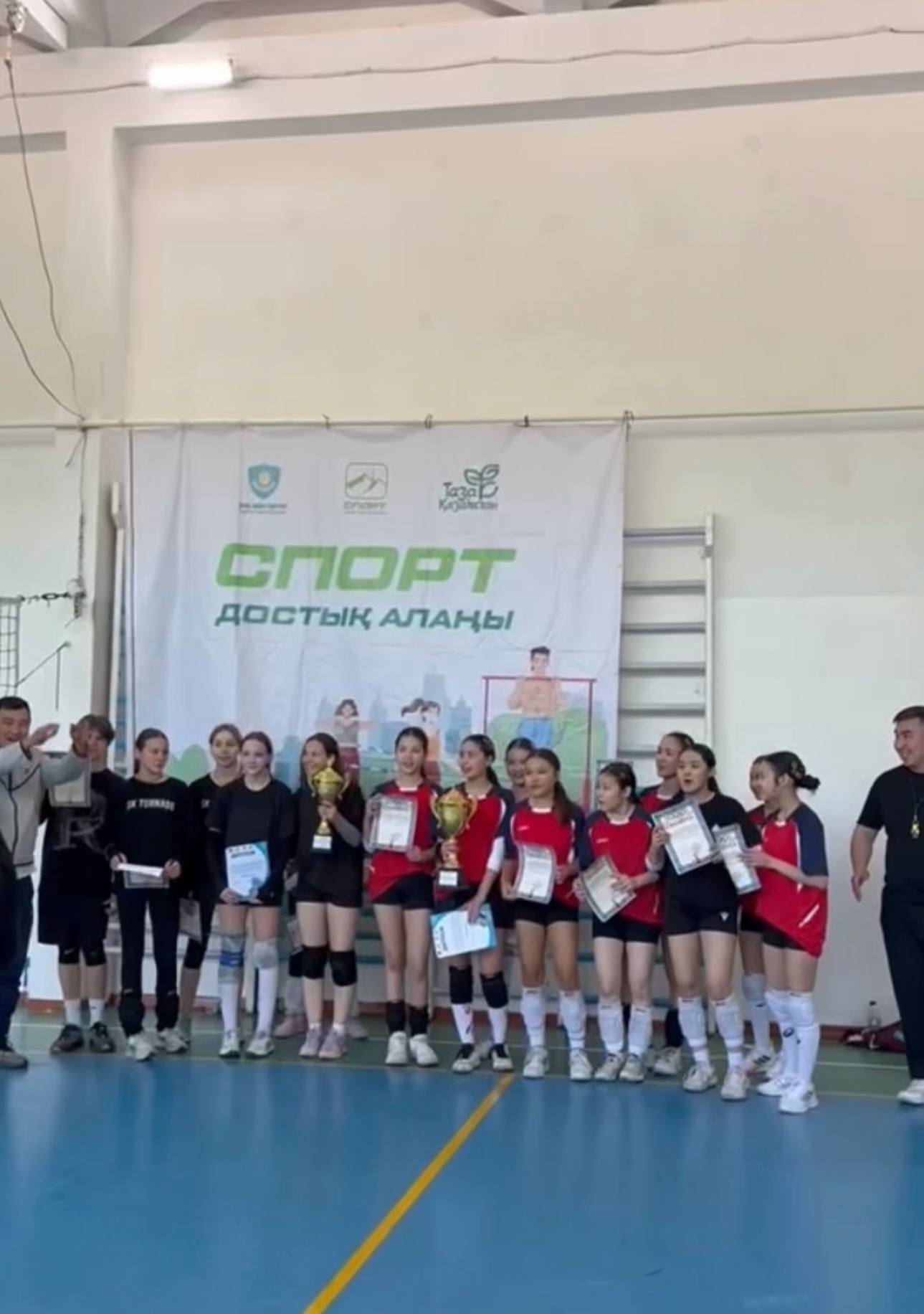 В рамках акции «Спорт – достық алаңы» был проведён турнир по волейболу среди подростков