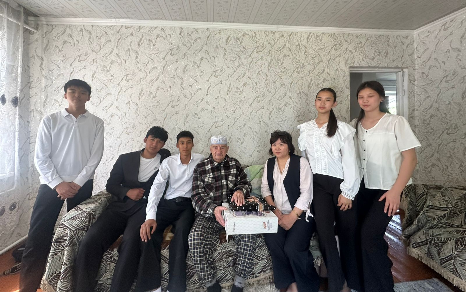 Ұлы Жеңіс күніне орай тыл ардагерлеріне құрмет көрсетілді