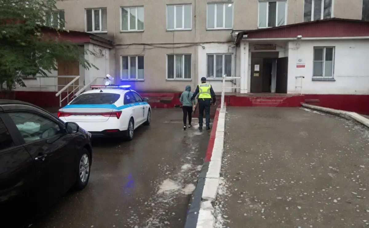 ШҚО патрульдік полицейлері жүкті әйелді перзентханаға жедел жеткізді
