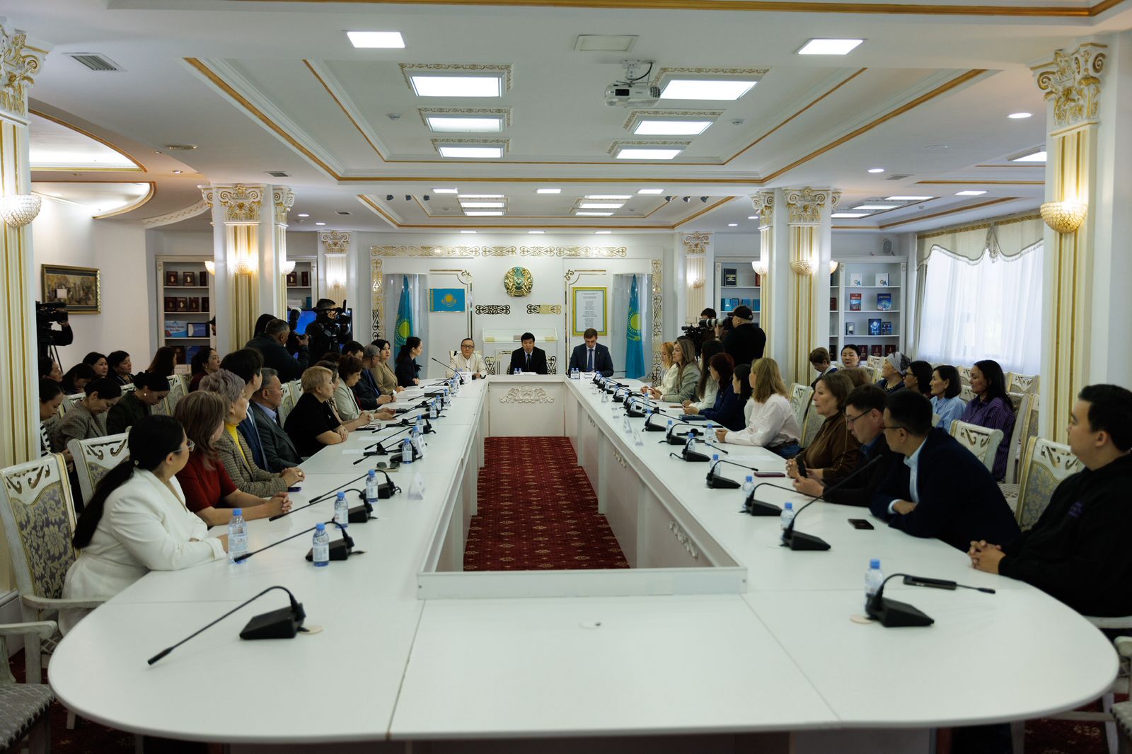 Астанада Mecenat.kz әдеби сыйлығының 5 маусым жеңімпазы марапатталды