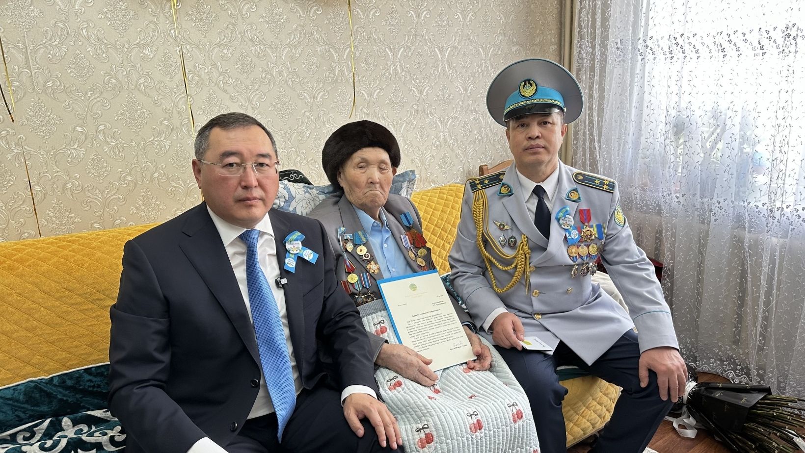 Ветерану великой отечественной войны танирбергену толганбаеву вручена медаль «Еңбек ардагері»