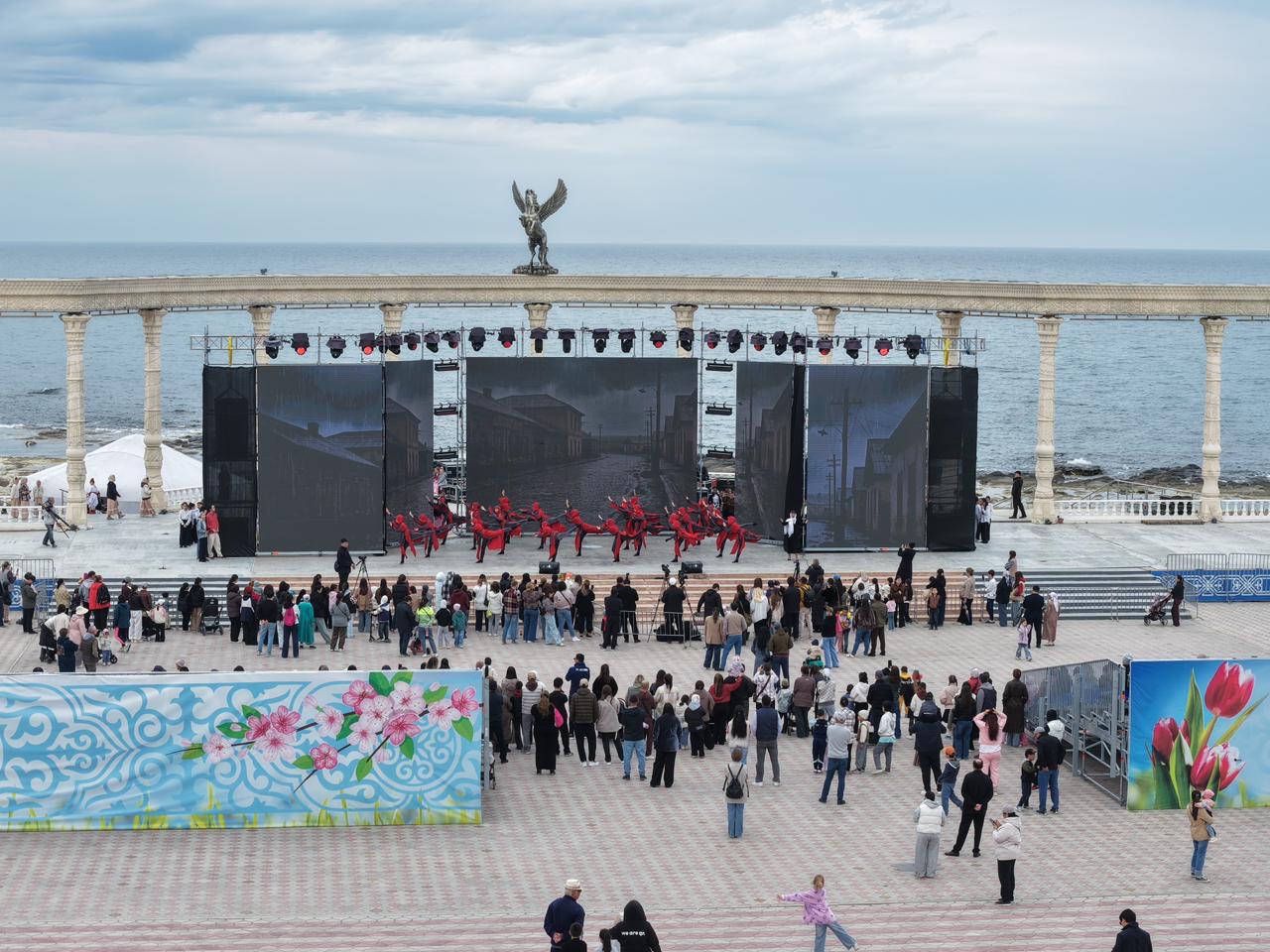 «Ұлы Жеңіс – Ұраным»: Ақтауда Жеңіс күніне арналған концерт өтті