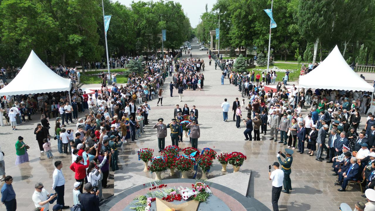 «Жеңіс» саябағында майдангерлерді еске алып, гүл қою рәсімі өтті
