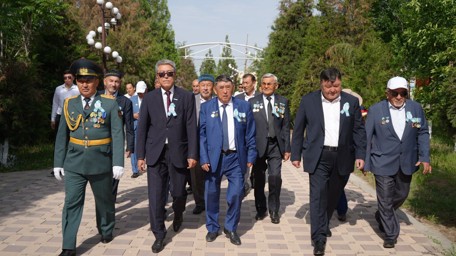 Шардара ауданының әкімі Қарсыбаев Арман Романұлының қатысуымен өткен іс-шарада «Ұлы Жеңіс рухына тағзым — ардагерлерге құрмет көрсетілді»
