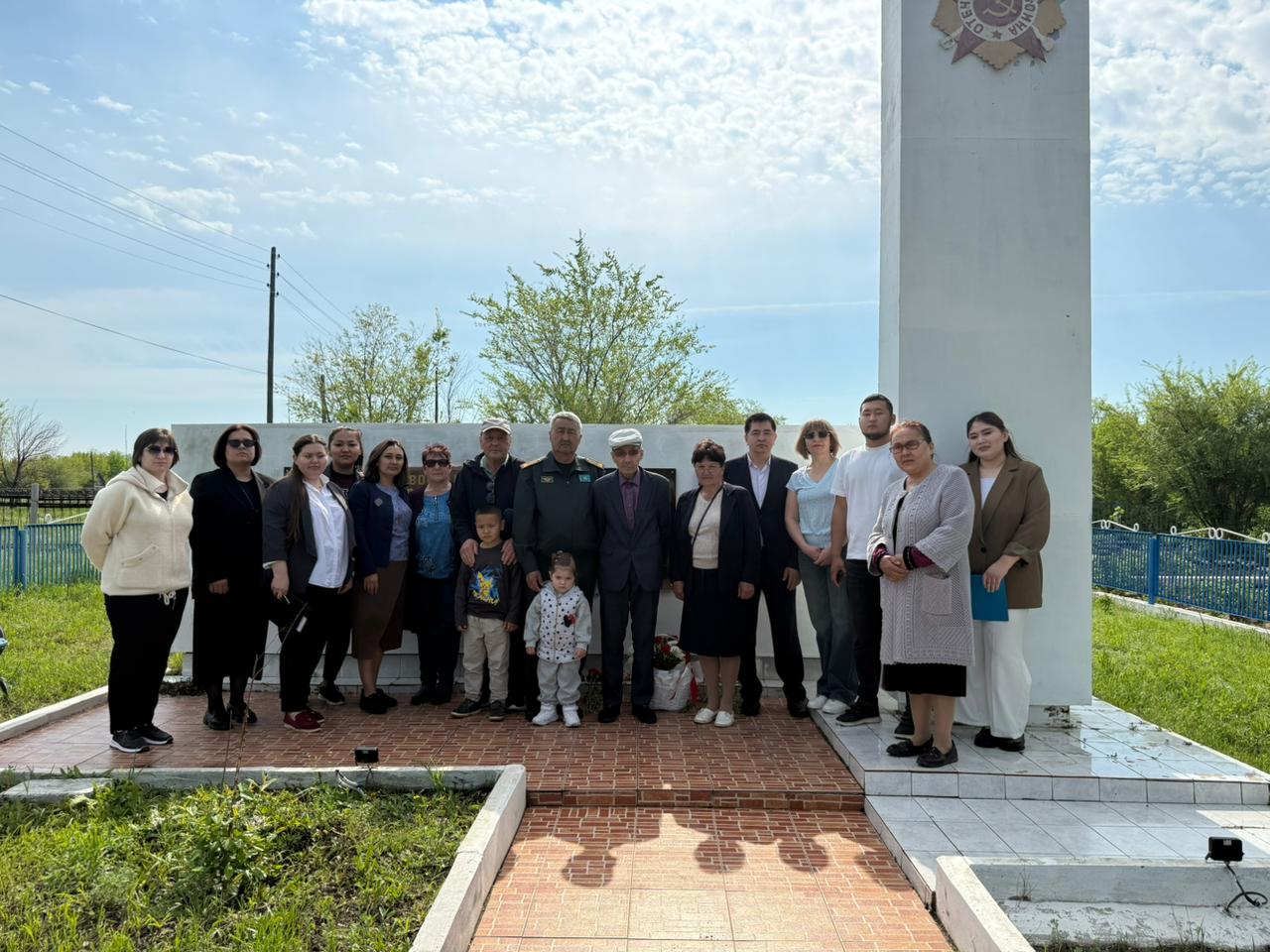 Құрмансай ауылында Жеңіс күніне орай Ұлы Отан соғысында қаза тапқан жерлес жауынгерлерге арналған ескерткішке гүл шоқтарын қою рәсімі өтті.