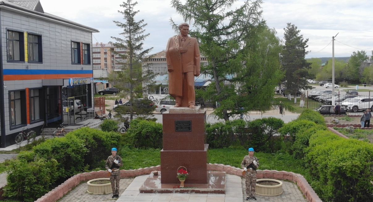 Зеренді ауылының орталық алаңында Отан қорғаушылар күніне арналған салтанатты іс-шара өтті