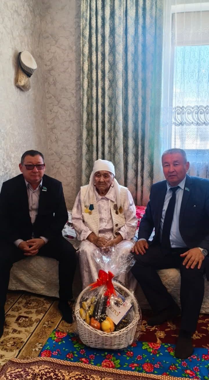 ҚАРАҚИЯДА ҚАҺАРМАНДАРҒА ҚҰРМЕТ КӨРСЕТІЛДІ