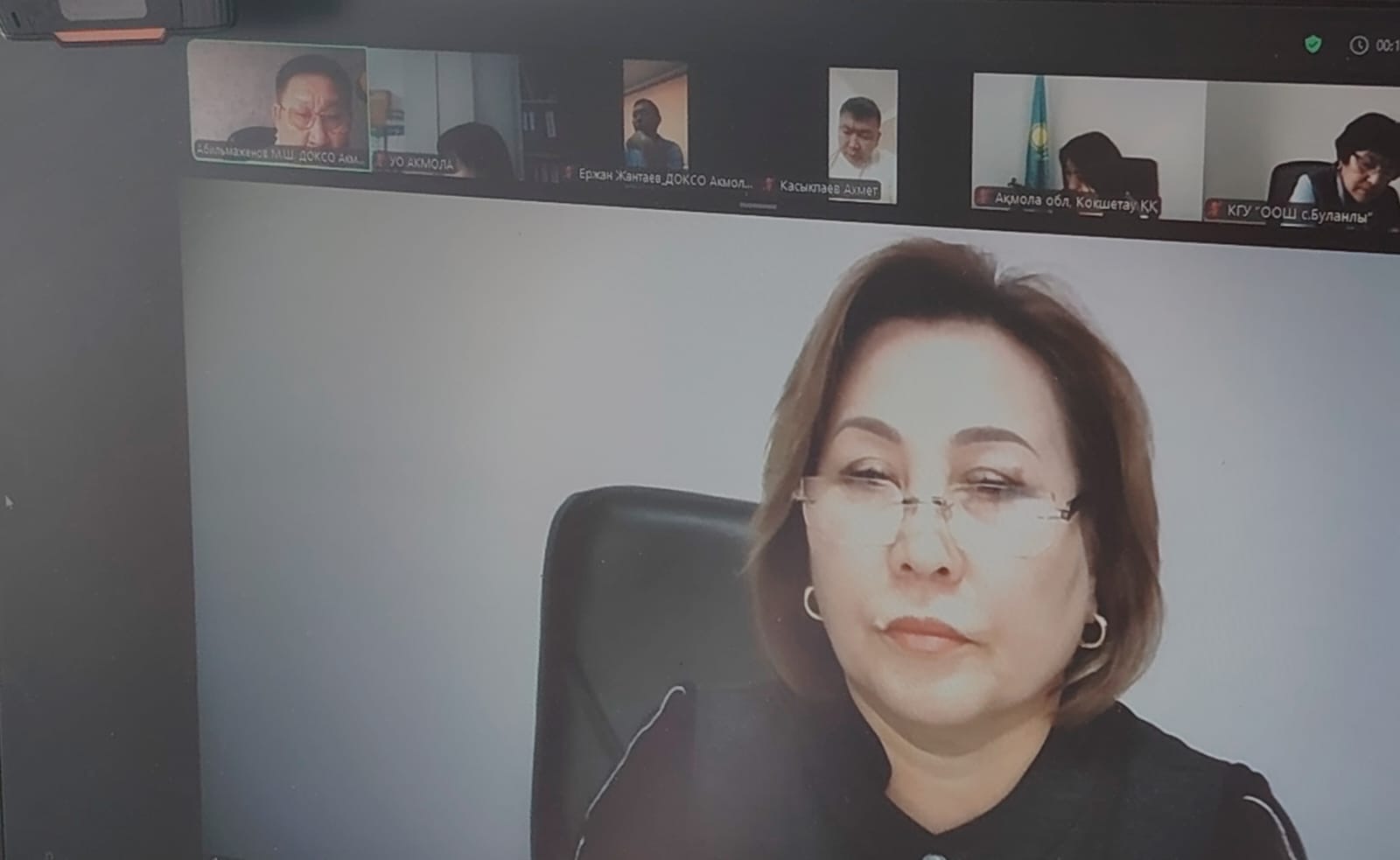 Жаңадан салынған объектілерінде білім беру қызметіне тиісті лицензияға қосымшалар рәсімделмеген білім беру ұйымдарымен жиналыс