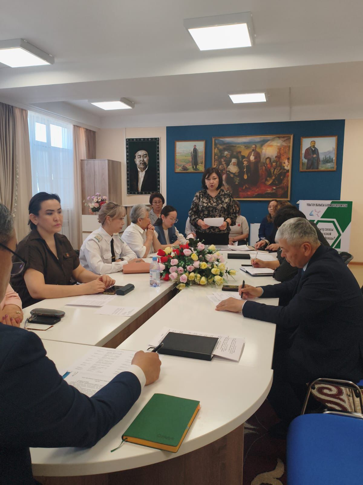 Ұлытау облысы әкімдігінің жанындағы кәмелетке толмағандардың істері және олардың құқықтарын қорғау жөніндегі комиссия отырысынына қатысты