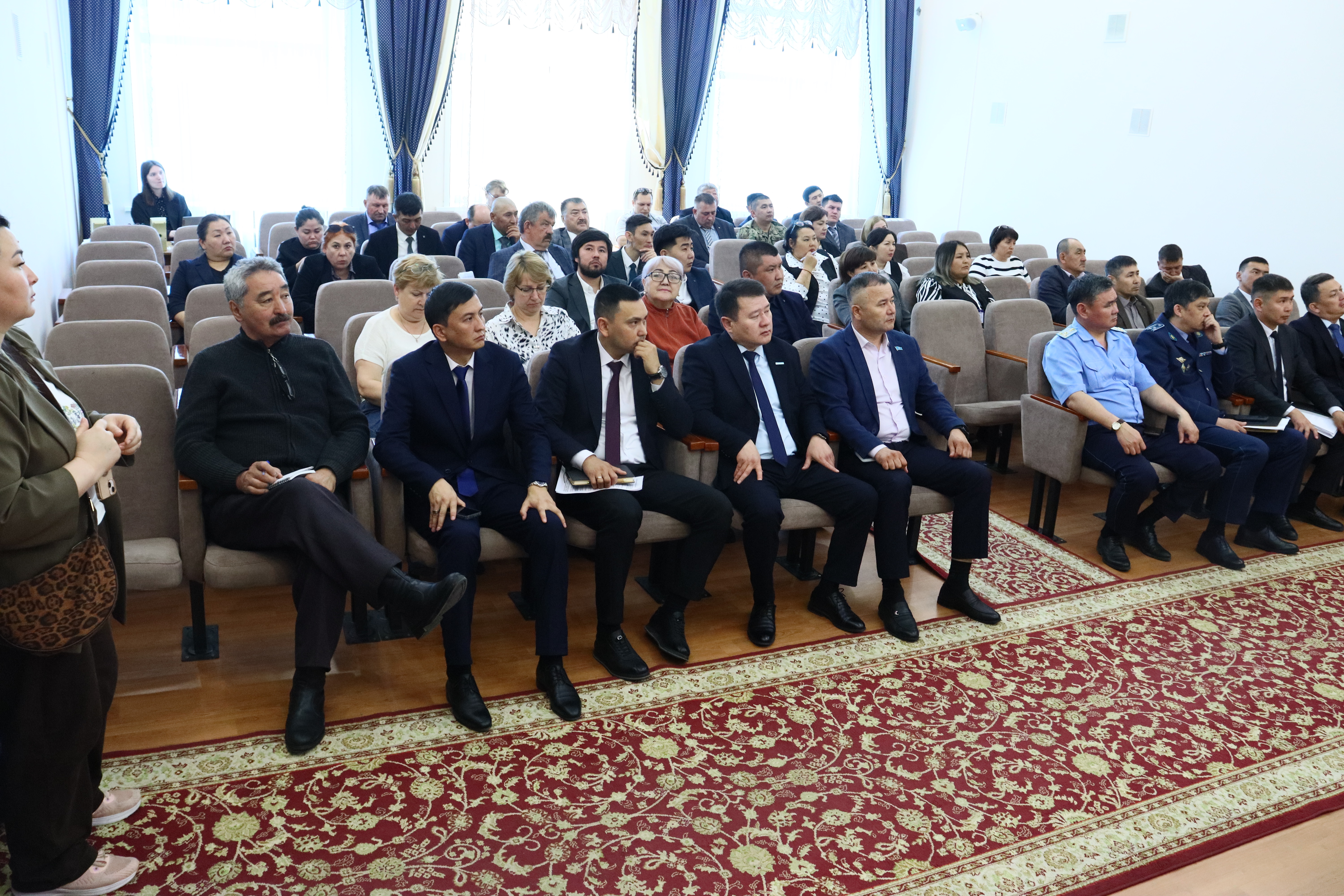 Сегодня под председательством акима Сарыкольского района Марата Лесбековича Шымырбекова состоялось аппаратное совещание.