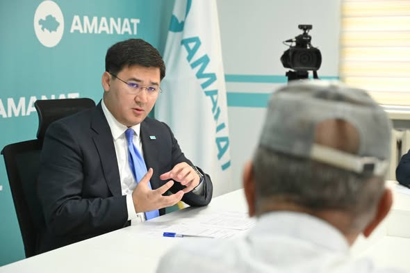 АУДАН ӘКІМІ «AMANAT»-ТА АЗАМАТТАРДЫ ҚАБЫЛДАДЫ
