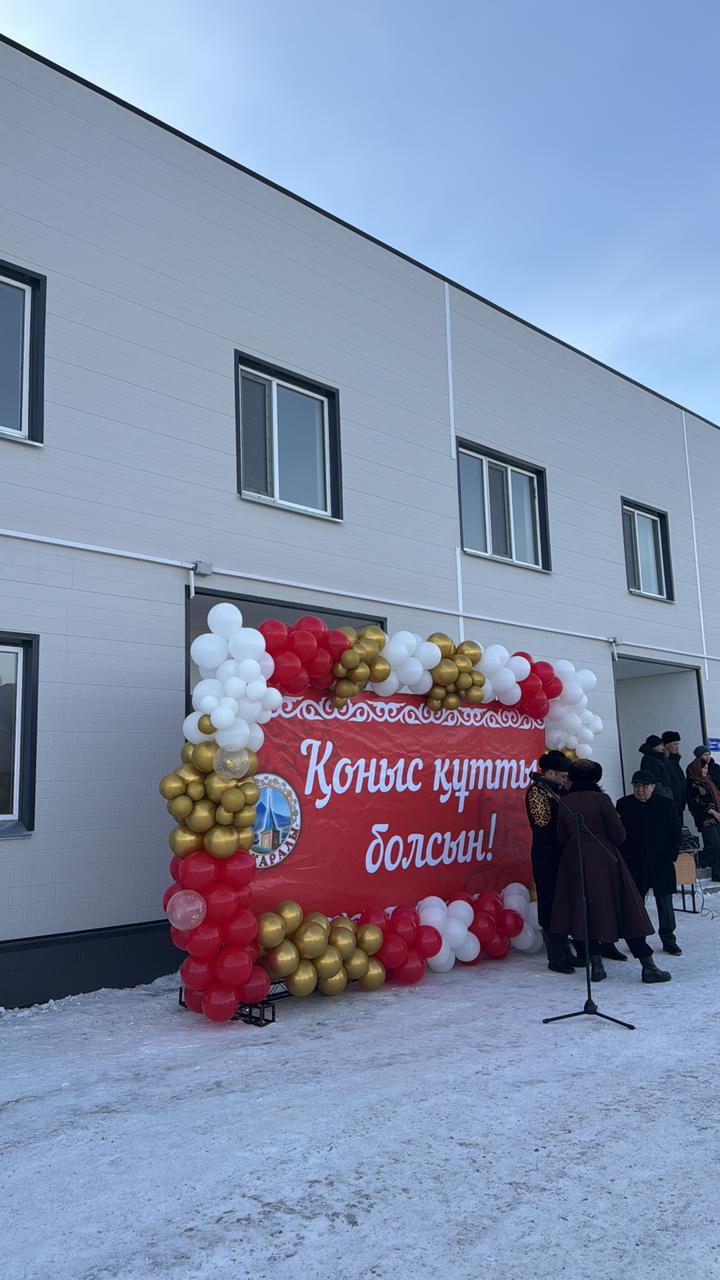 Қарқаралы қаласында Наурыз мерекесі қарсаңында 9 көпбалалы отбасыға жаңа пәтер кілттері табысталды.