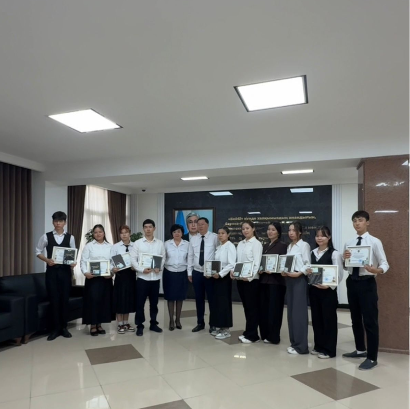 Шымкентте 16 жасқа толған оқушыларға алғашқы жеке куәлік салтанатты түрде табысталды