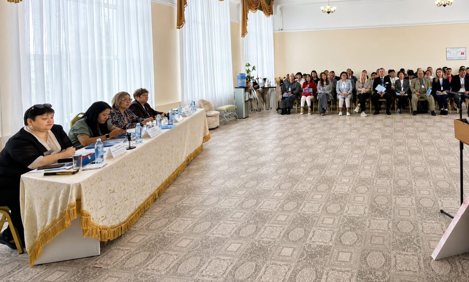 Білім беру саласы қызметкерлерінің еңбегін қалай қауіпсіз әрі тиімді етуге болады? Осы сұрақтардың жауаптары «Абай ауданындағы Кәсіподақтың еңбек қауіпсіздігі күні» атты облыстық семинарда талқыланды
