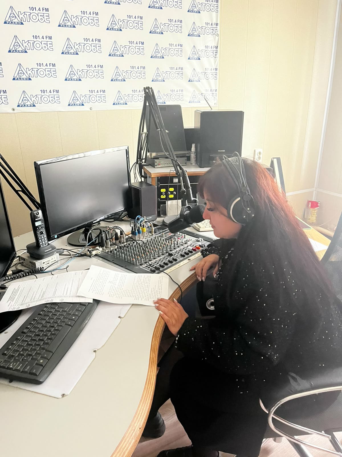 2026 жылдың 14 мамырында Ақтөбе облысының Әділет департаментінің бас маманы А.Саржанова  «Ақтөбе радиосы» радиостанциясының тікелей эфирінде «Қазақстан Республикасының әділет органдарынан, азаматтық хал актілерін тіркеу және өзге де мемлекеттік органдардан, сондай-ақ нотариустардан түсетін ресми құжаттарға апостиль қою» мемлекеттік қызметіне электронды өтініш беру тәртібі» тақырыбында сөз сөйледі.