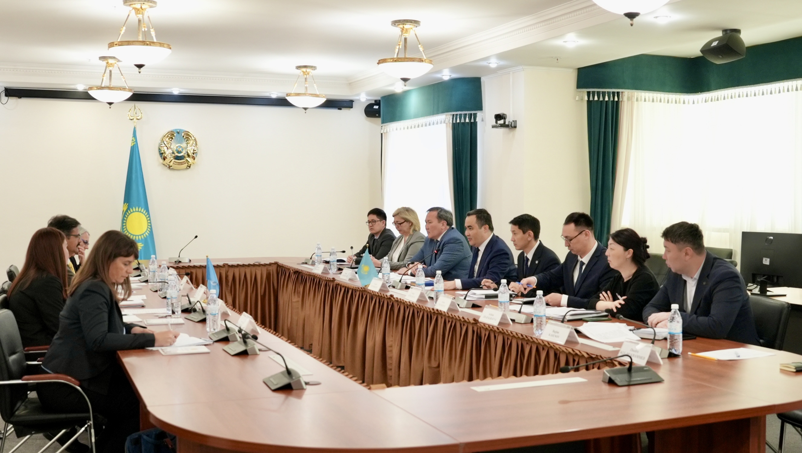 Ербол Тұяқбаев пен БҰҰ-ның Арнайы баяндамашысы Сурья Дева әлеуметтік саланы цифрландыру жағдайында азаматтардың құқықтарын сақтау мәселелерін талқылады
