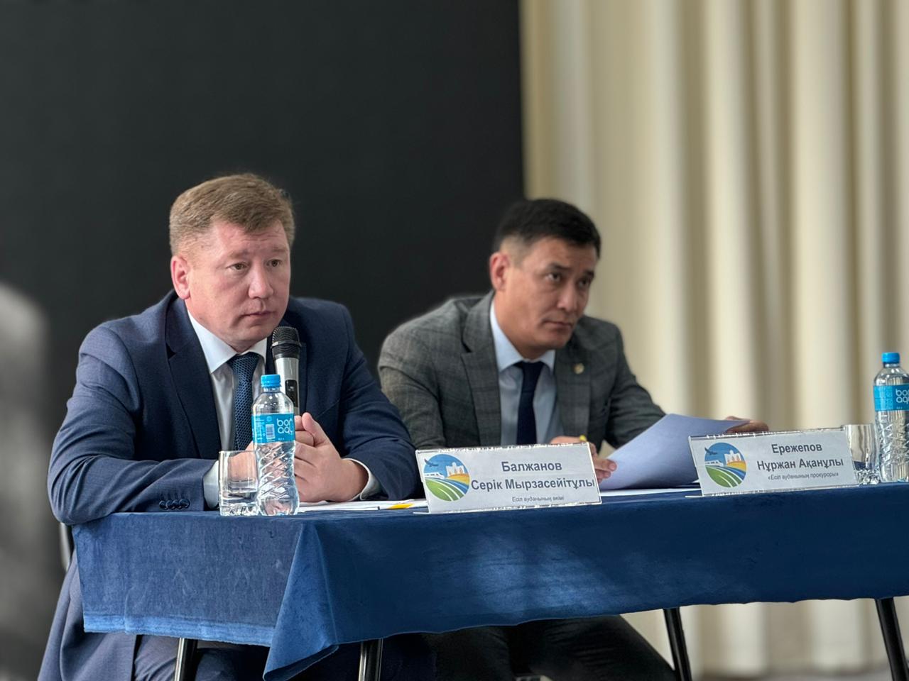 Есіл ауданы әкімінің халықпен тұрақты кездесуі!