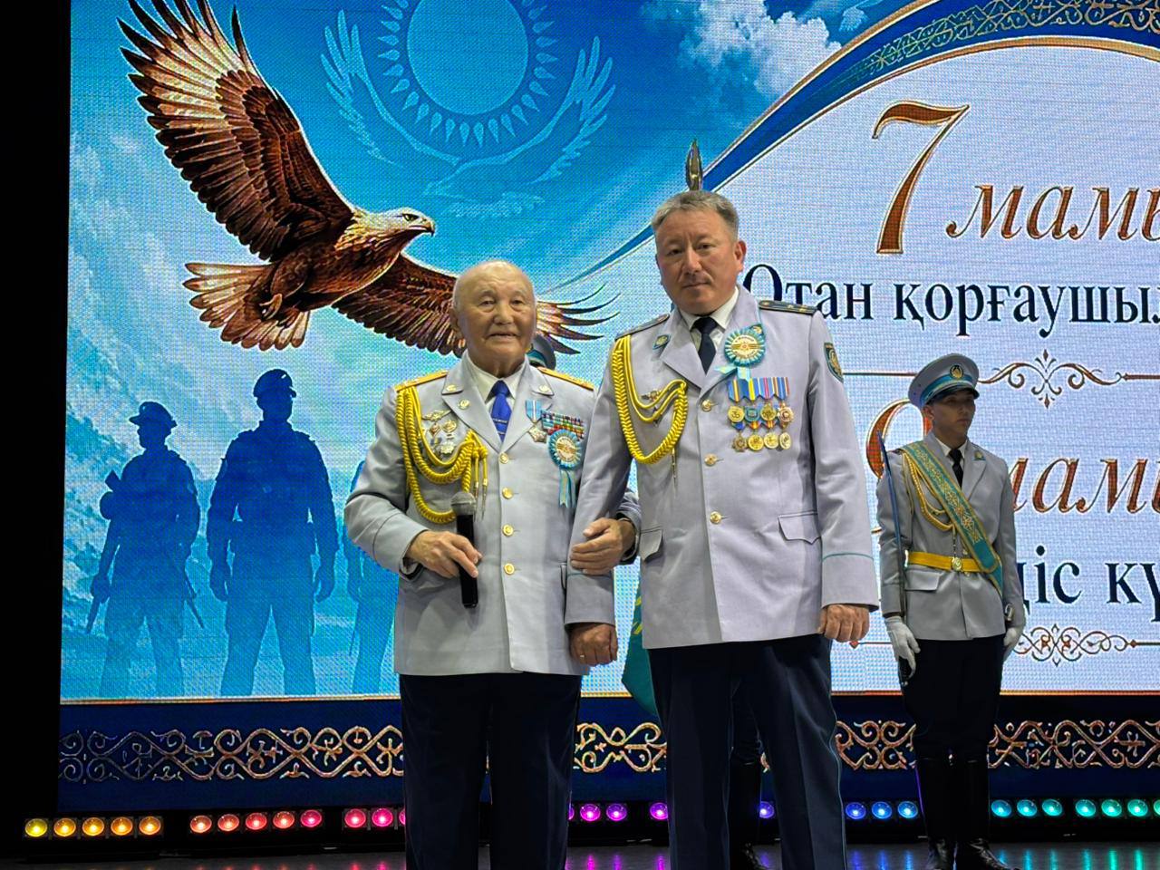 7 мамыр Отан қорғаушылар күні мен 9 мамыр Ұлы Жеңіс күніне орай кең ауқымды салтанатты концерттік кеш
