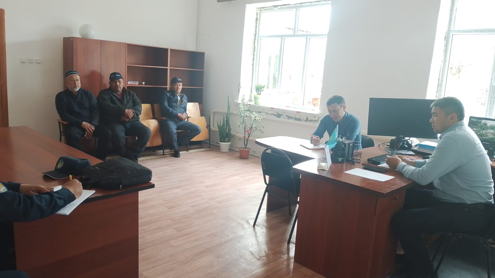 Ауыл әкімі шаруа қожалық басшыларымен кездесу өткізді.