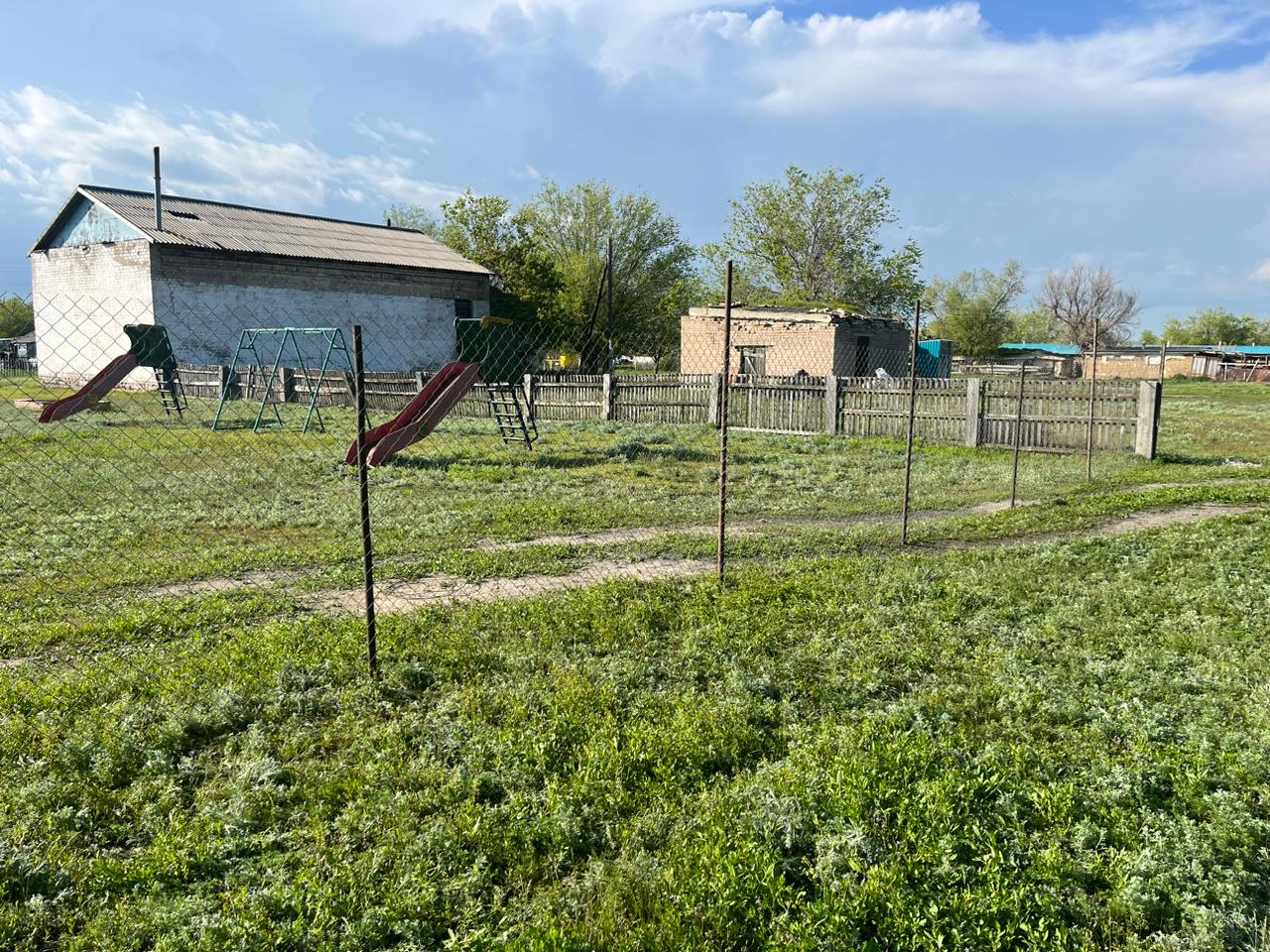 ⚒️ Байнассай ауылдық округіндегі қоршауларды жаңарту және жөндеу жұмыстары