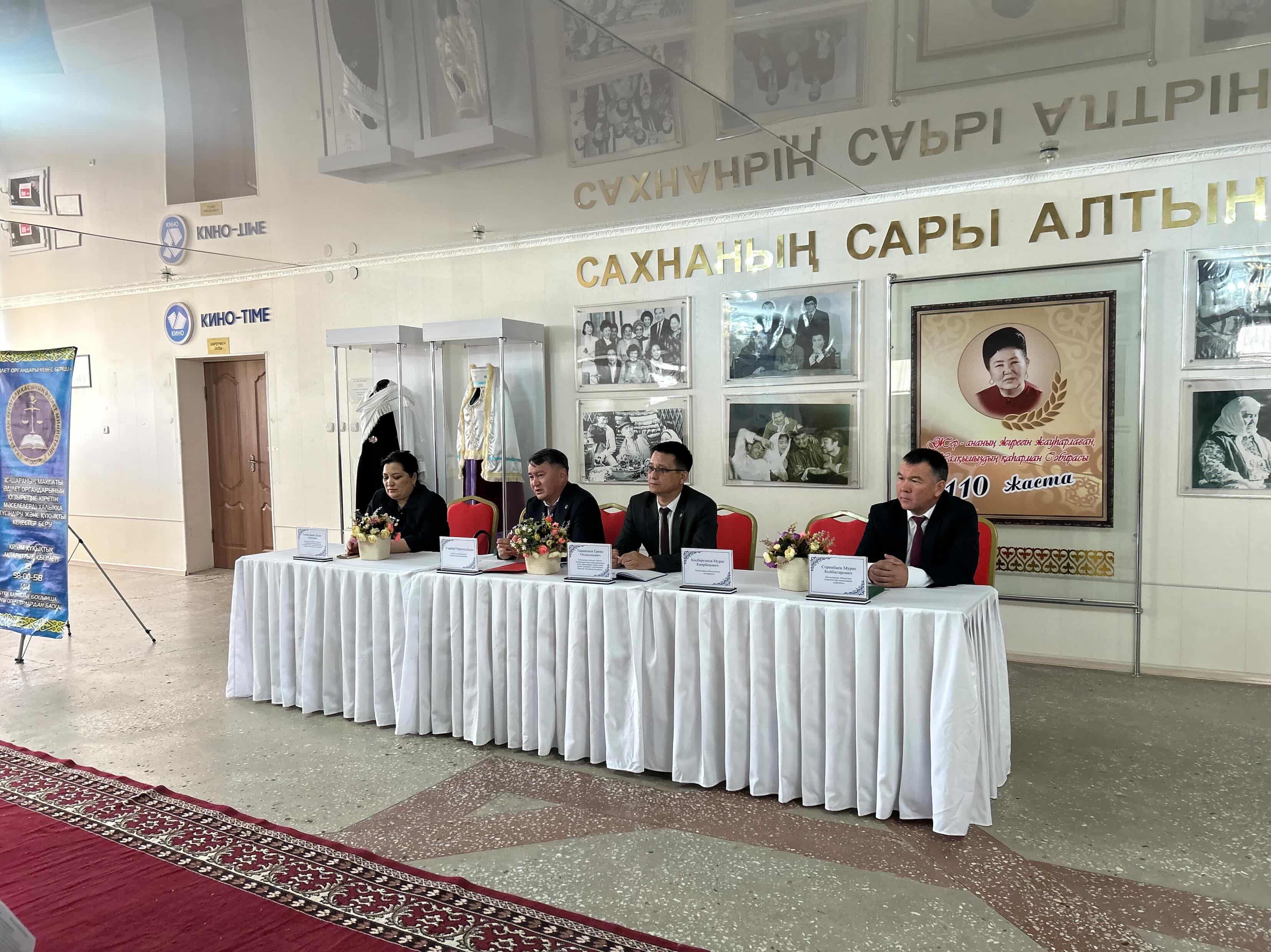 Тасбөгет кентінің тұрғындарымен кездесу өткізді
