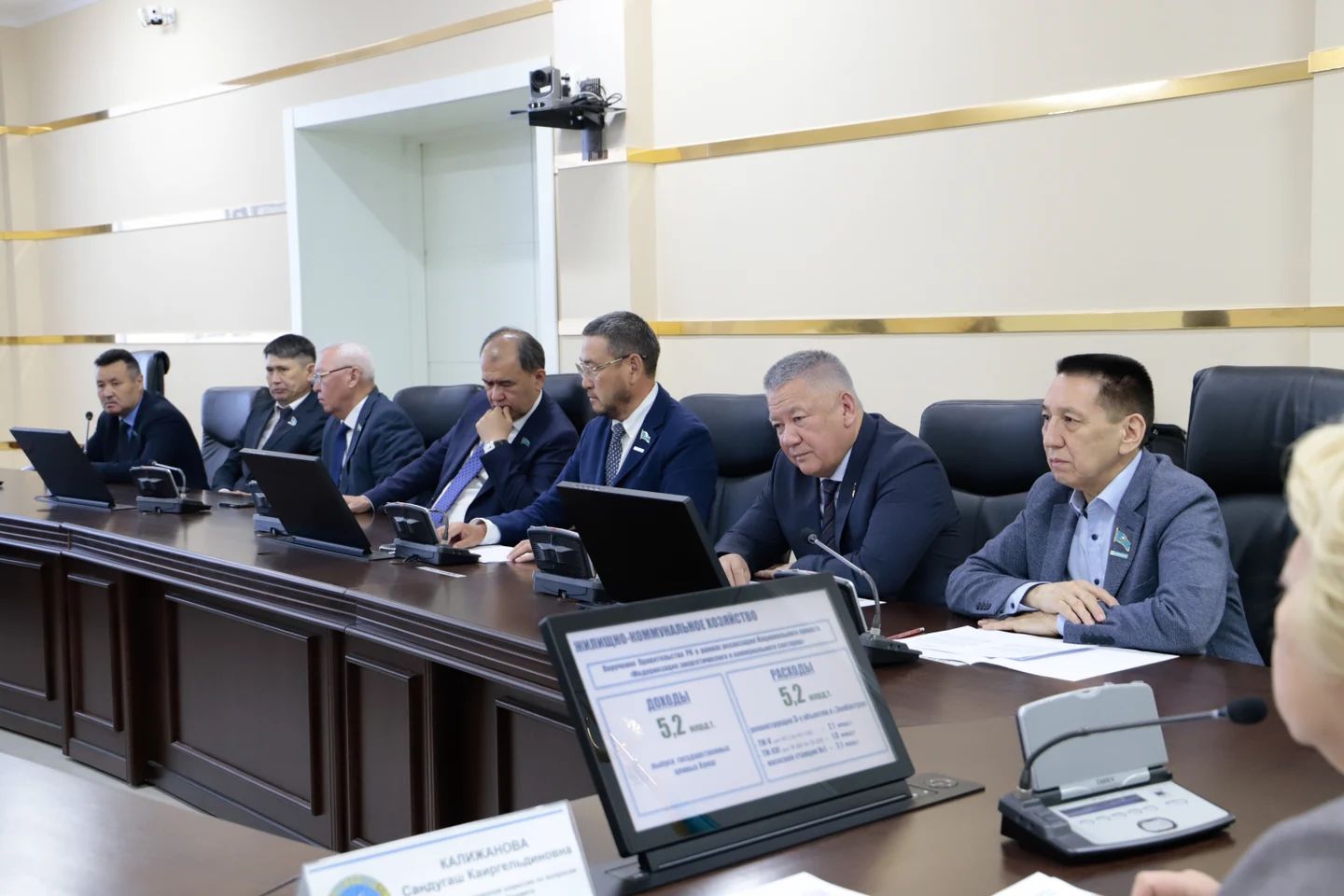 С заседаниия постоянной комиссии областного маслихата по вопросам экономики и бюджета