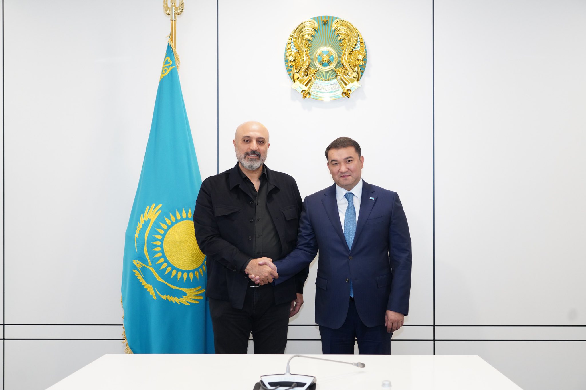 ТҮРКІСТАН ОБЛЫСЫНЫҢ ӘКІМІ НҰРАЛХАН КӨШЕРОВ «YDA HOLDING»  КОМПАНИЯСЫНЫҢ БАСҚАРМА ТӨРАҒАСЫ ХУСЕЙН АРСЛАНМЕН КЕЗДЕСТІ