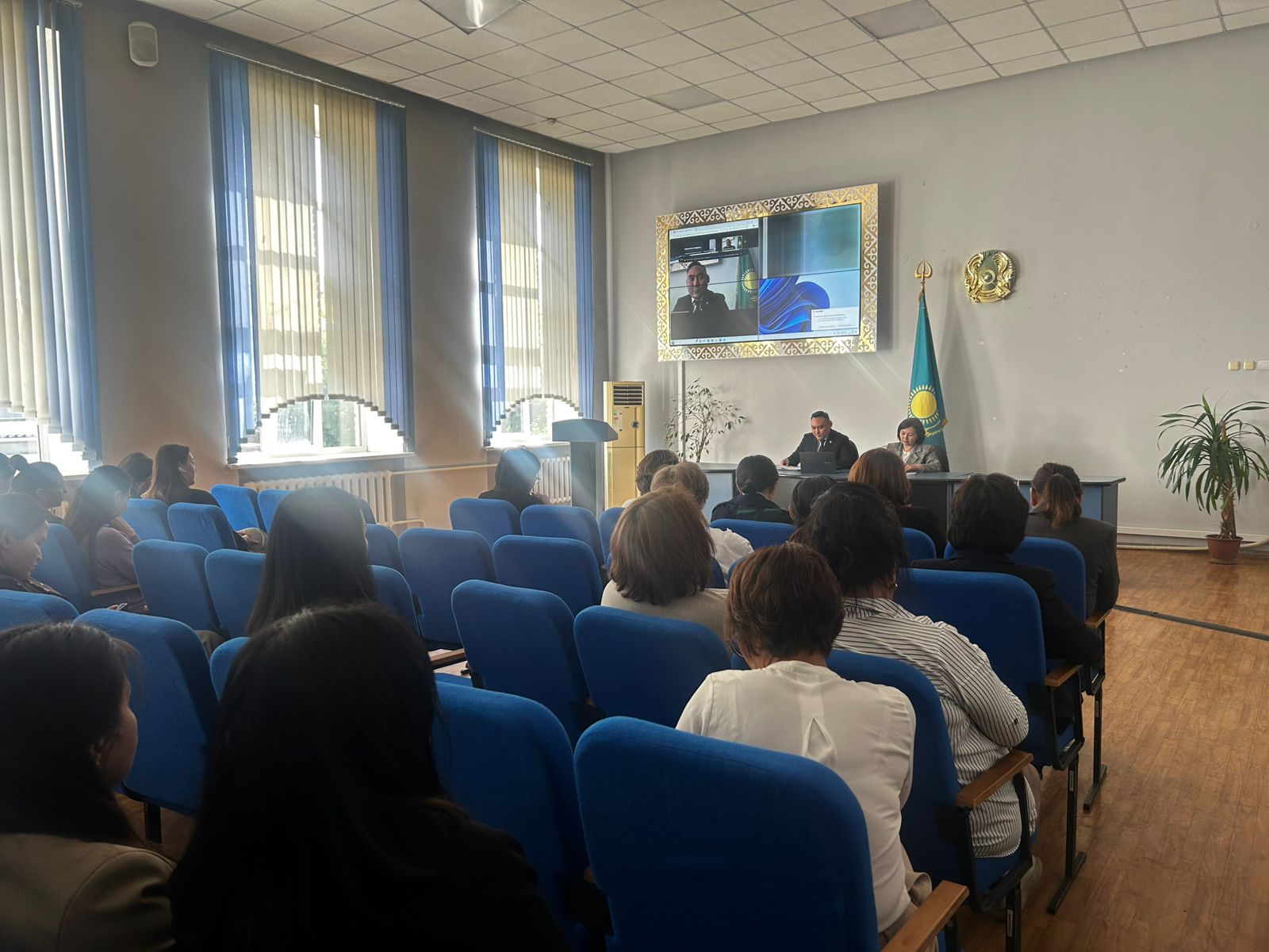 2026 жылғы 18 мамырда Шығыс Қазақстан облысының жұмыспен қамту және әлеуметтік бағдарламаларды үйлестіру басқармасында облыс әкімінің мемлекеттік-құқықтық бөлімінің бас инспекторы Төлегенұлы Бақтиярдың қатысуымен «Қазақстан Республикасының заңнамасы шеңберінде азаматтардың өтініштерін қарау тәртібі» тақырыбында семинар өтті