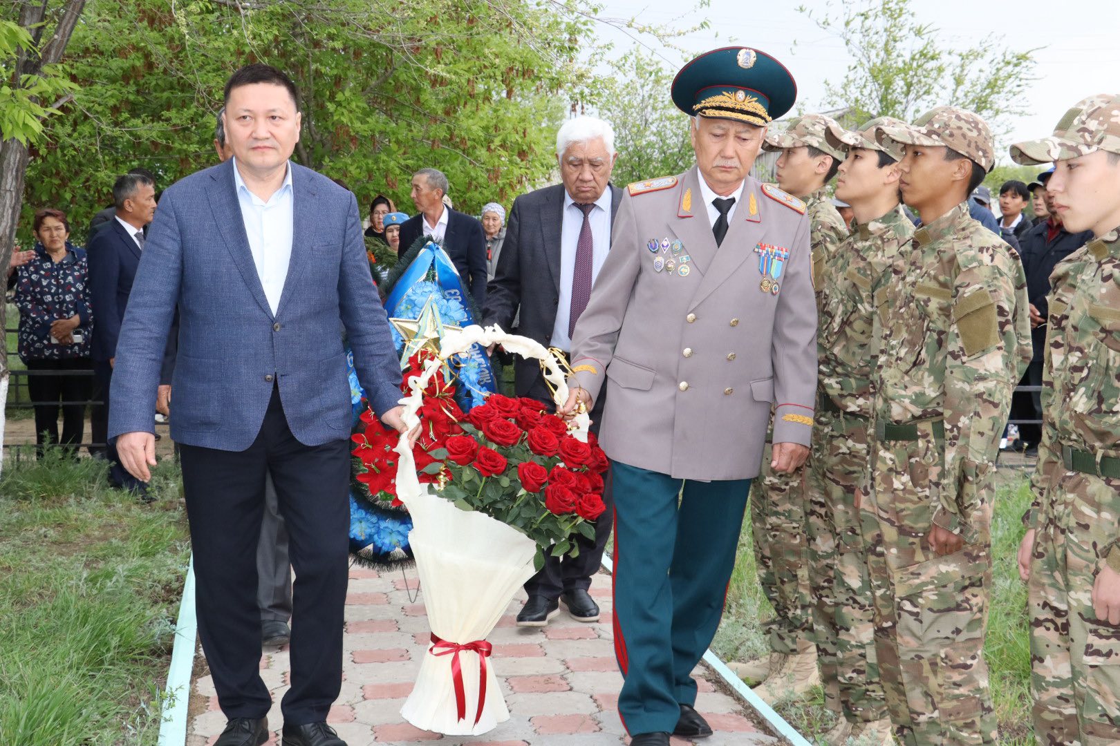 Егіндікөл ауылында 7 мамыр – Отан қорғаушылар күніне және 9 мамыр - Ұлы Жеңістің 81 жылдығына орай салтанатты жиын өтті. Шараға запастағы генерал-майор, «Қаратөбе ауданының Құрметті азаматы» Руслан Тынбаев арнайы қатысты.