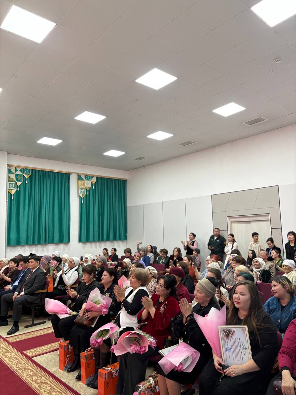 Ащыбұлақ ауылдық округінде  8 Наурыз – Халықаралық әйелдер күніне арналған мерекелік іс-шара өтті .