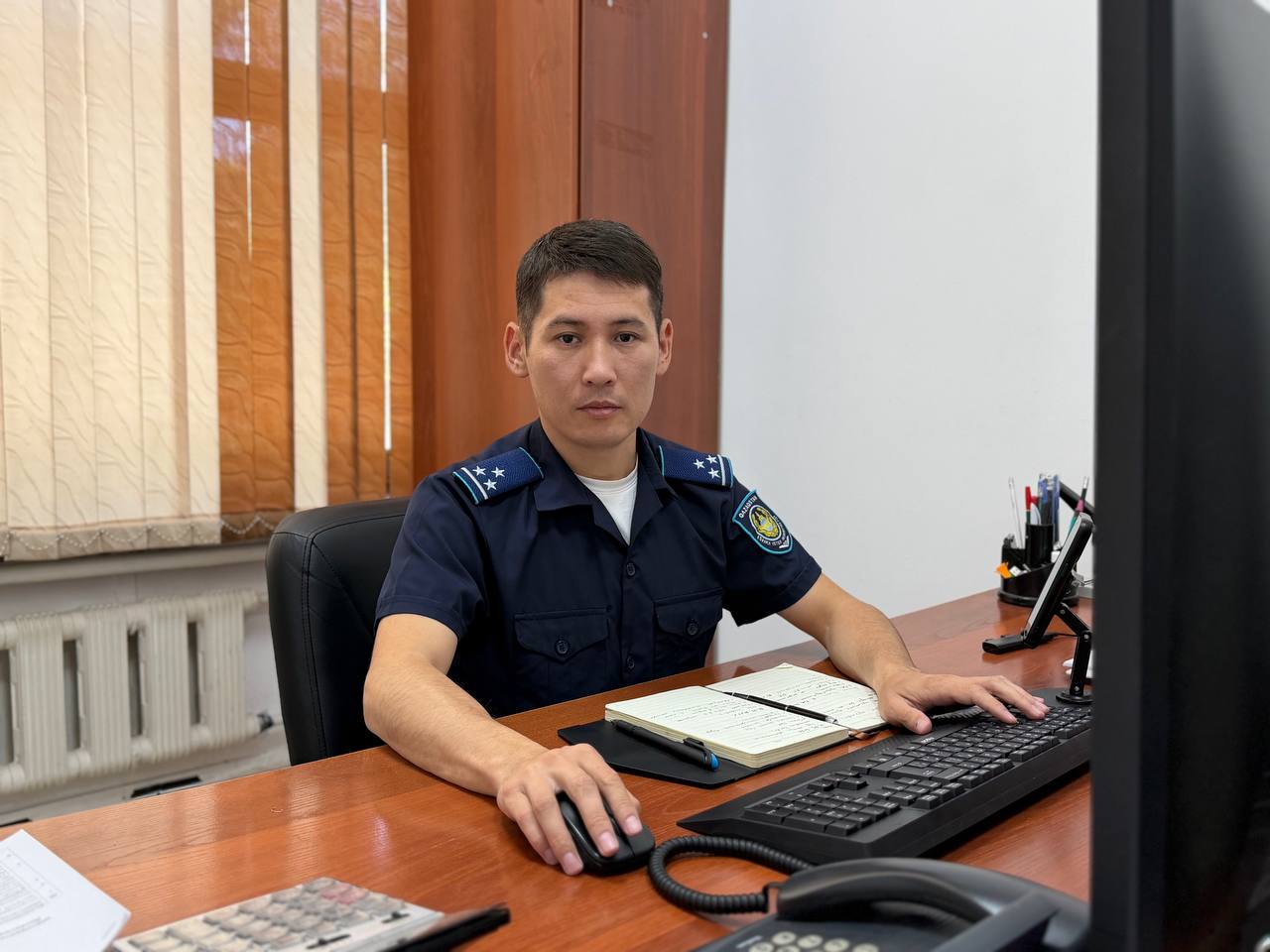 IT-қызметі: кадр сыртында қалып, бүкіл жүйенің жұмысын қамтамасыз ететін мамандар