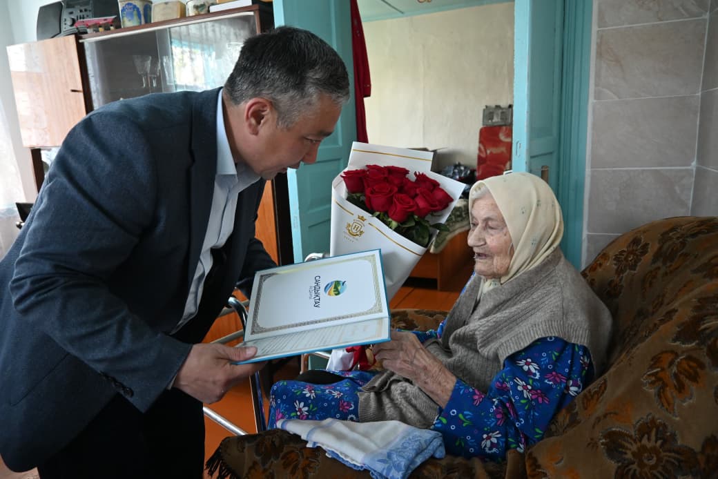 Сандықтау ауданының әкімі Анна Иванованы 103 жасымен құттықтады