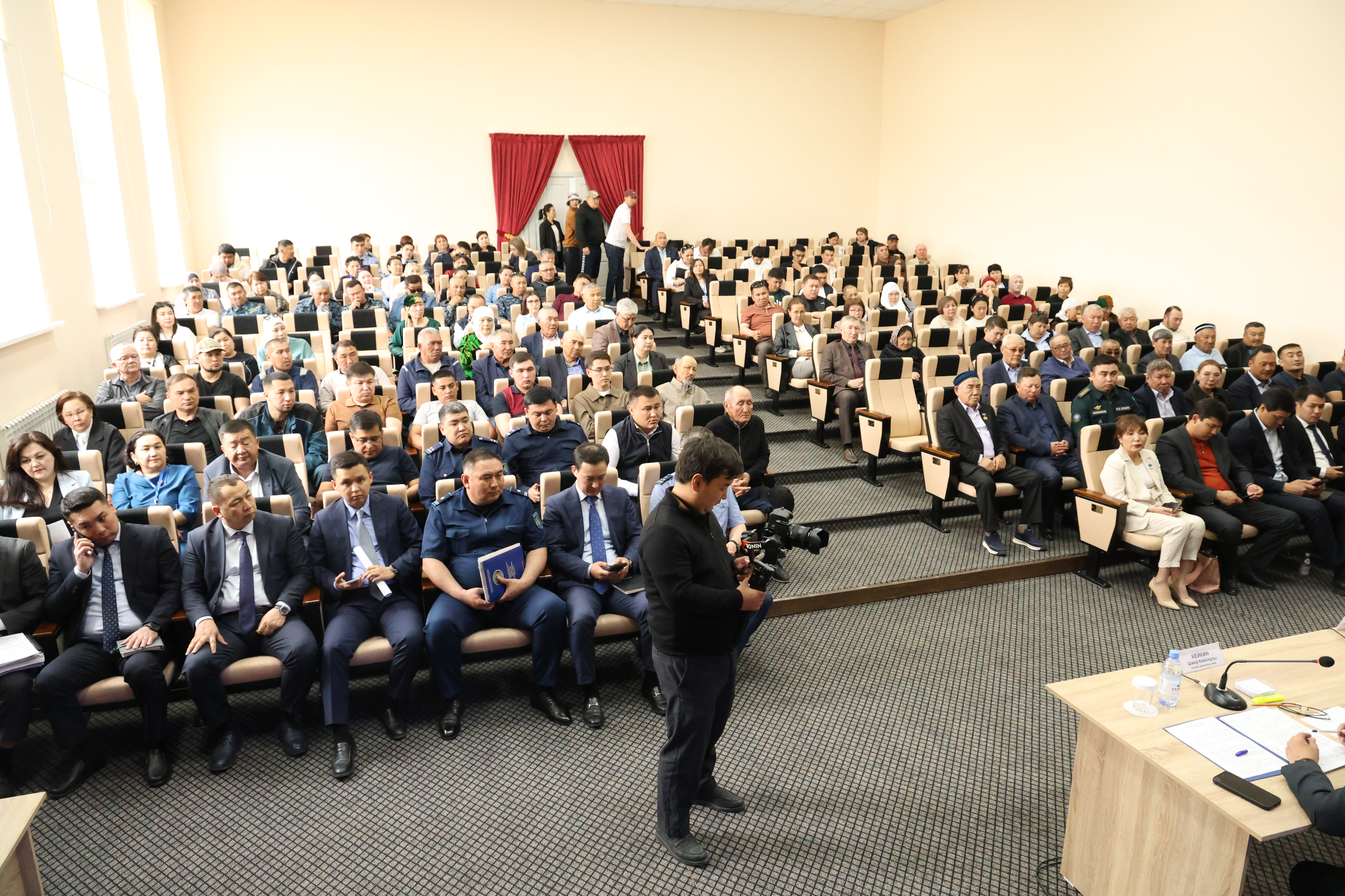 ҚАЛА ӘКІМІ ДАМБЫ АУЫЛДЫҚ ОКРУГІ ТҰРҒЫНДАРЫМЕН КЕЗДЕСТІ