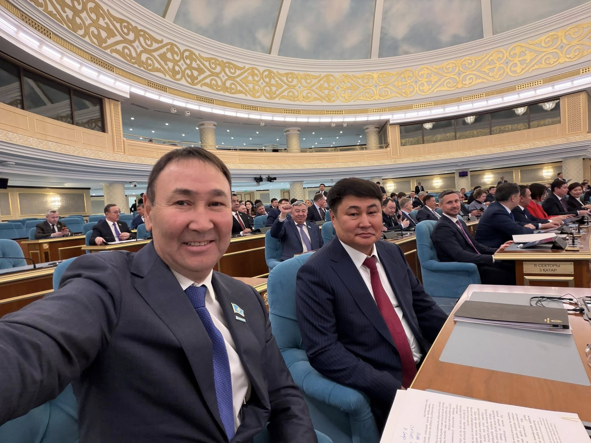 Парламент Палаталарының бірлескен отырысында депутаттар «Қазақстан Республикасының астанасының мәртебесі туралы» Конституциялық заң жобасын бірінші оқылымда мақұлдады (15.05.2026)