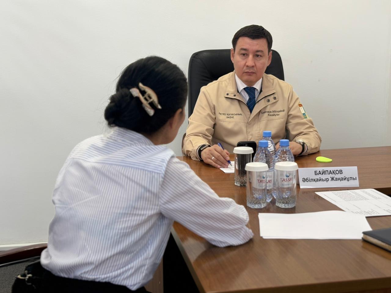 Ақтау қаласының әкімі тұрғындарды жеке мәселелері бойынша қабылдады