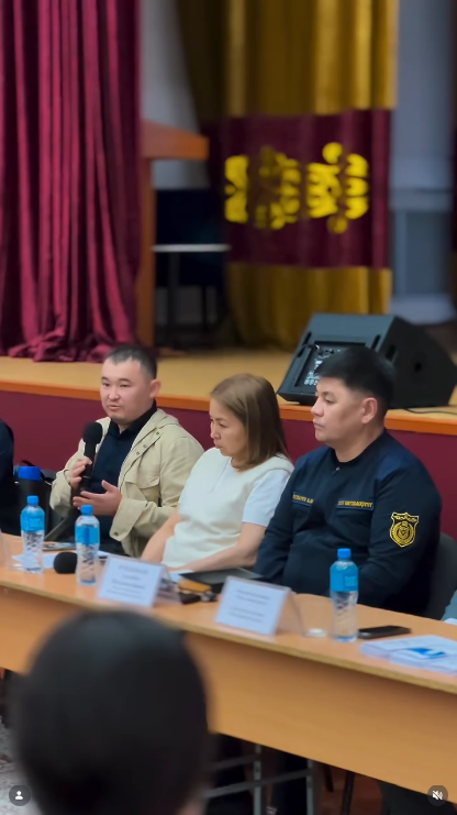 Кемеңгер ауылынының жастарымен кездесу өтті