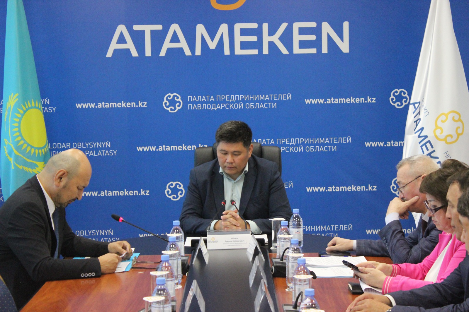 6 мамырда "Атамекен" өңірлік кәсіпкерлер палатасының алаңында АӨК салалық кеңесінің отырысы өтті.