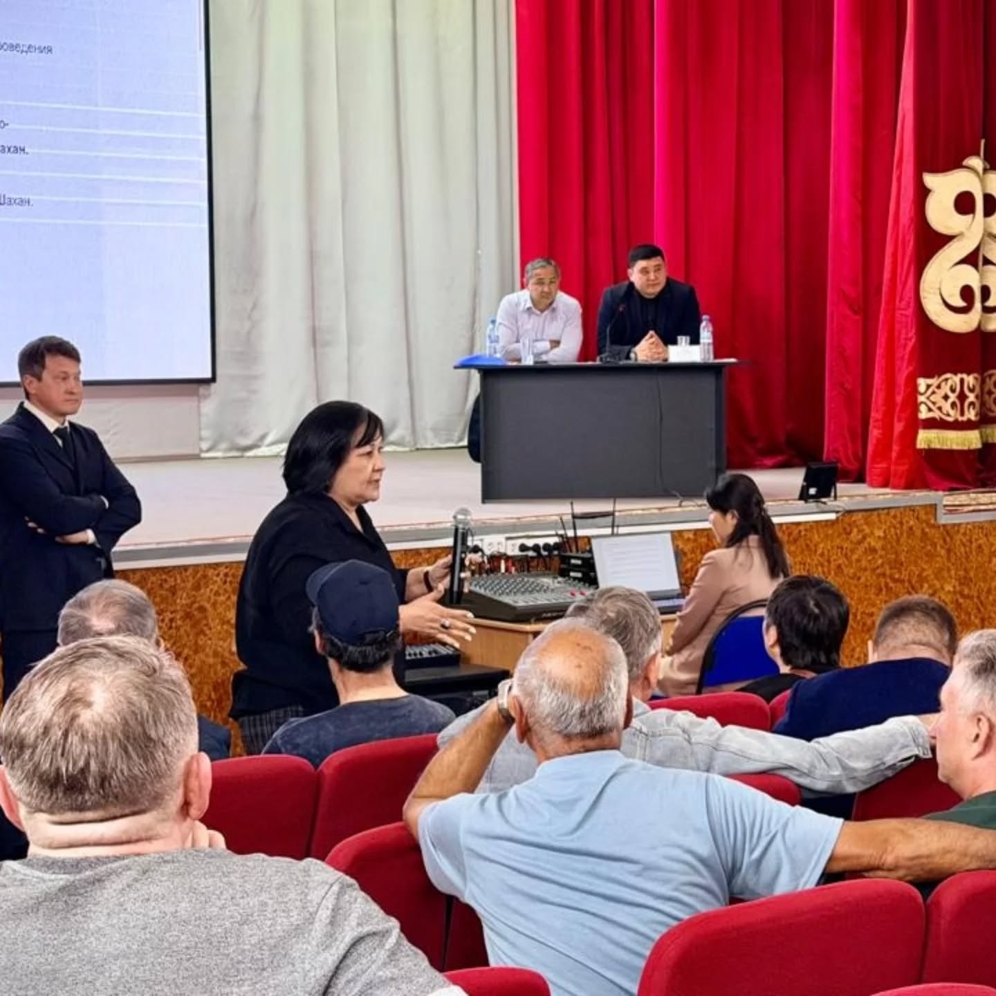 2026 жылғы 16 мамырда Шахтинск қалалық мәслихатының төрағасы Ж.С. Мамерханова Шахан кенті тұрғындарының жиналысына қатысты.