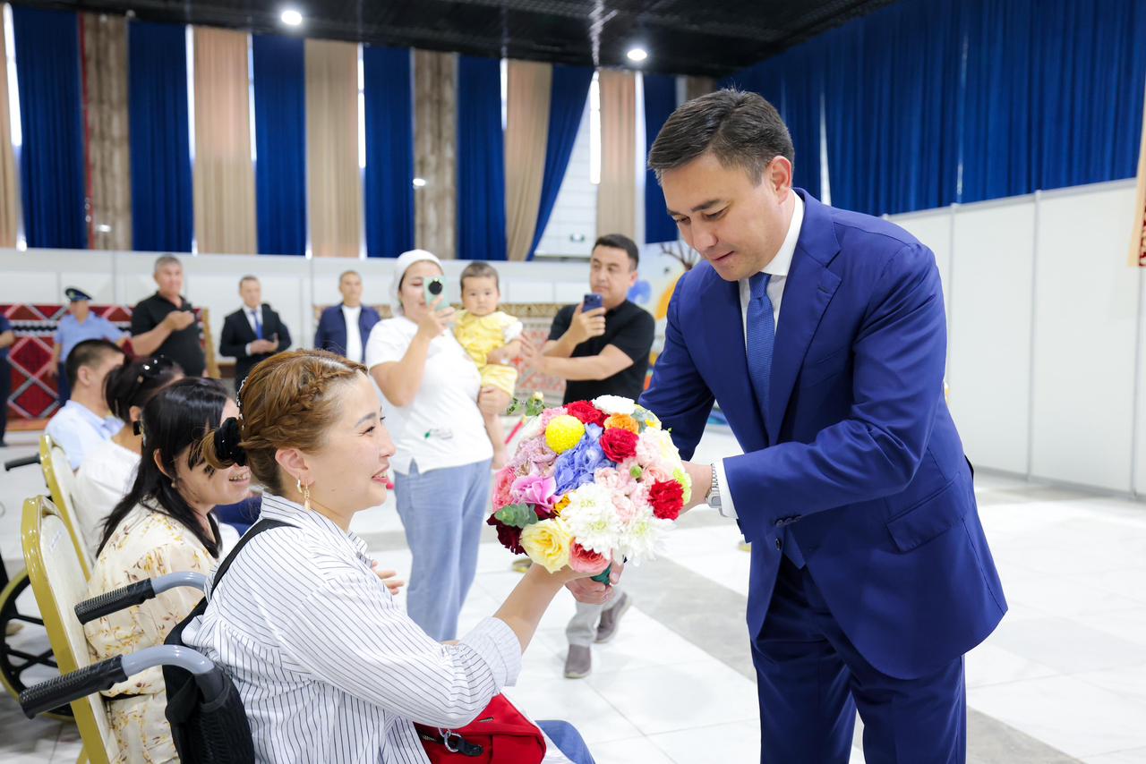 АҚЖАЙЫҚ ШАҒЫНАУДАНЫНДА 50 ОТБАСЫҒА ЖАҢА ПӘТЕРДІҢ КІЛТІ ТАБЫСТАЛДЫ