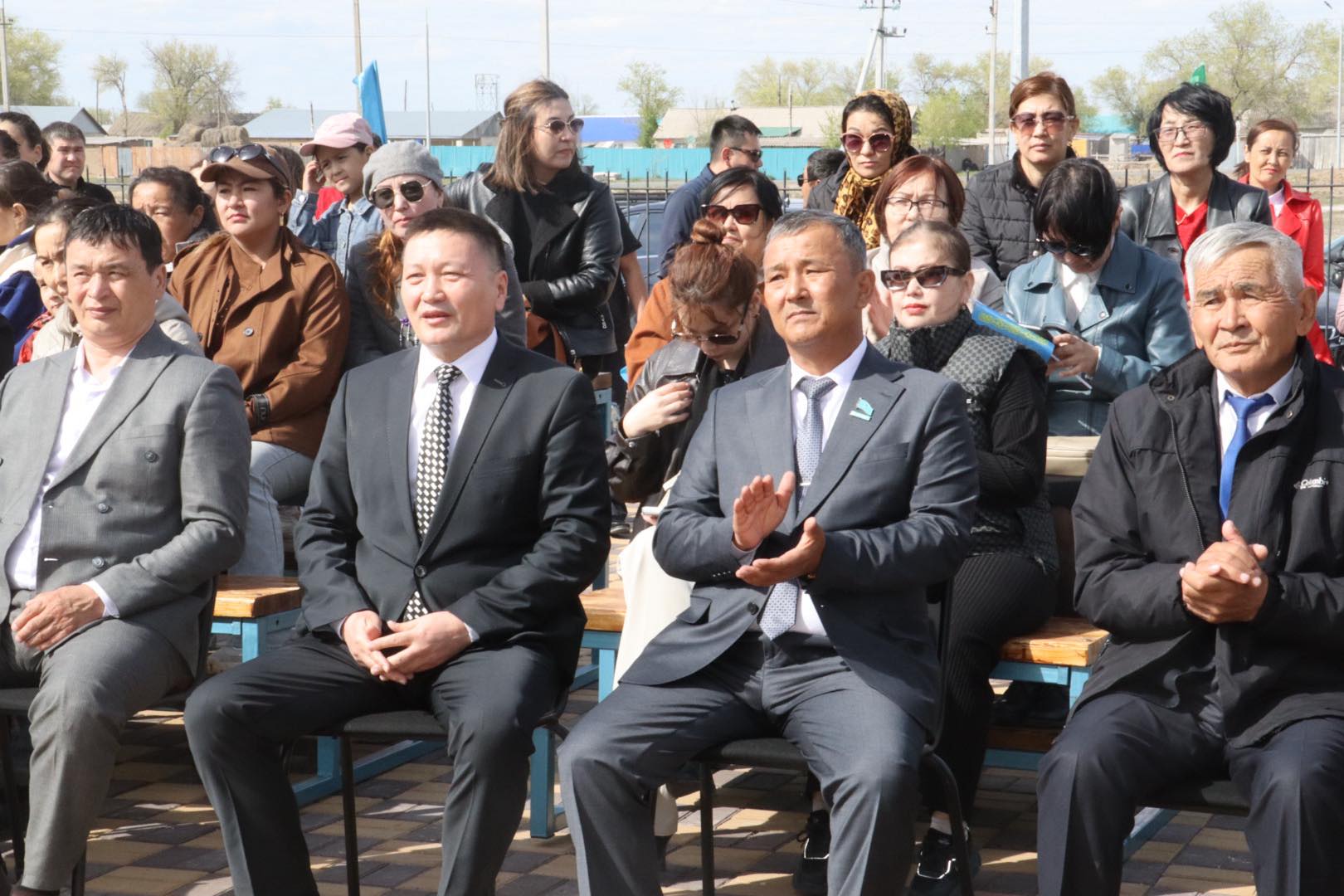 1 мамыр-Шөптікөл мәдени-спорт кешенінде Қазақстан халқының бірлігі күніне арналған "Қазақстан - бірліктің бесігі" атты мерекелік концерттік бағдарлама өтті.