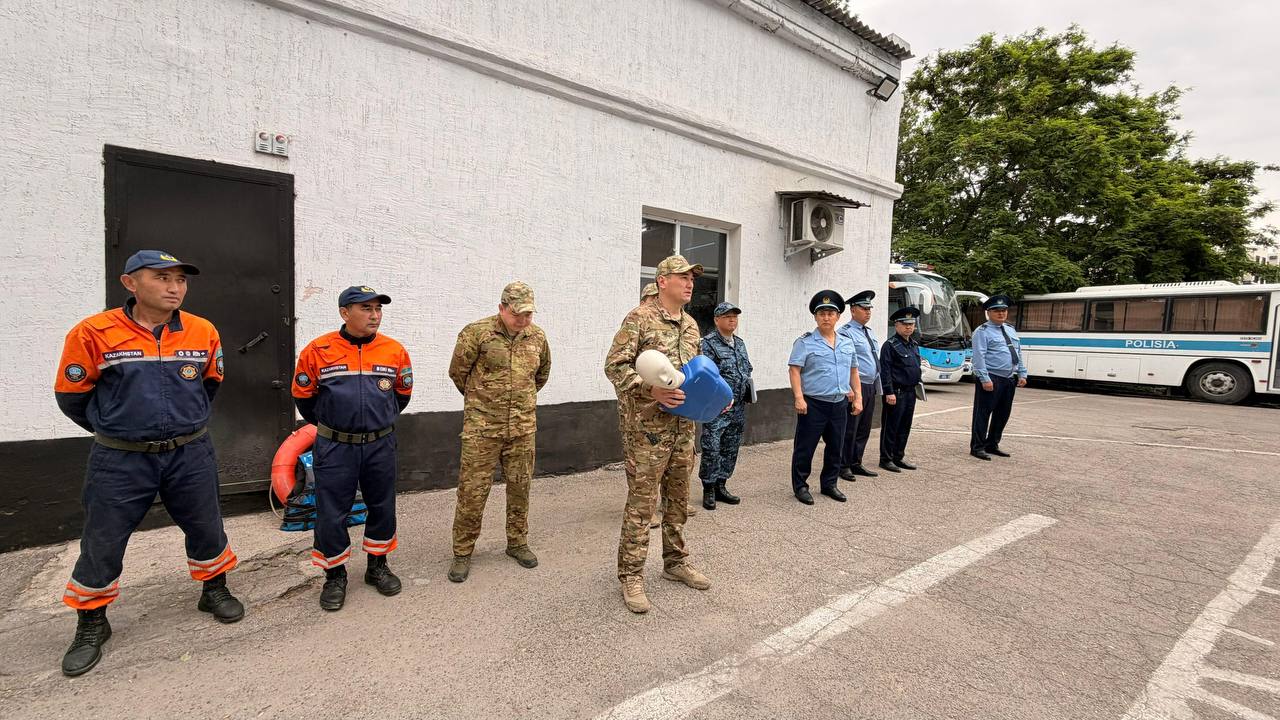 Жамбыл облысында құтқарушылар полиция қызметкерлеріне судағы қауіпсіздік бойынша сабақ өткізді