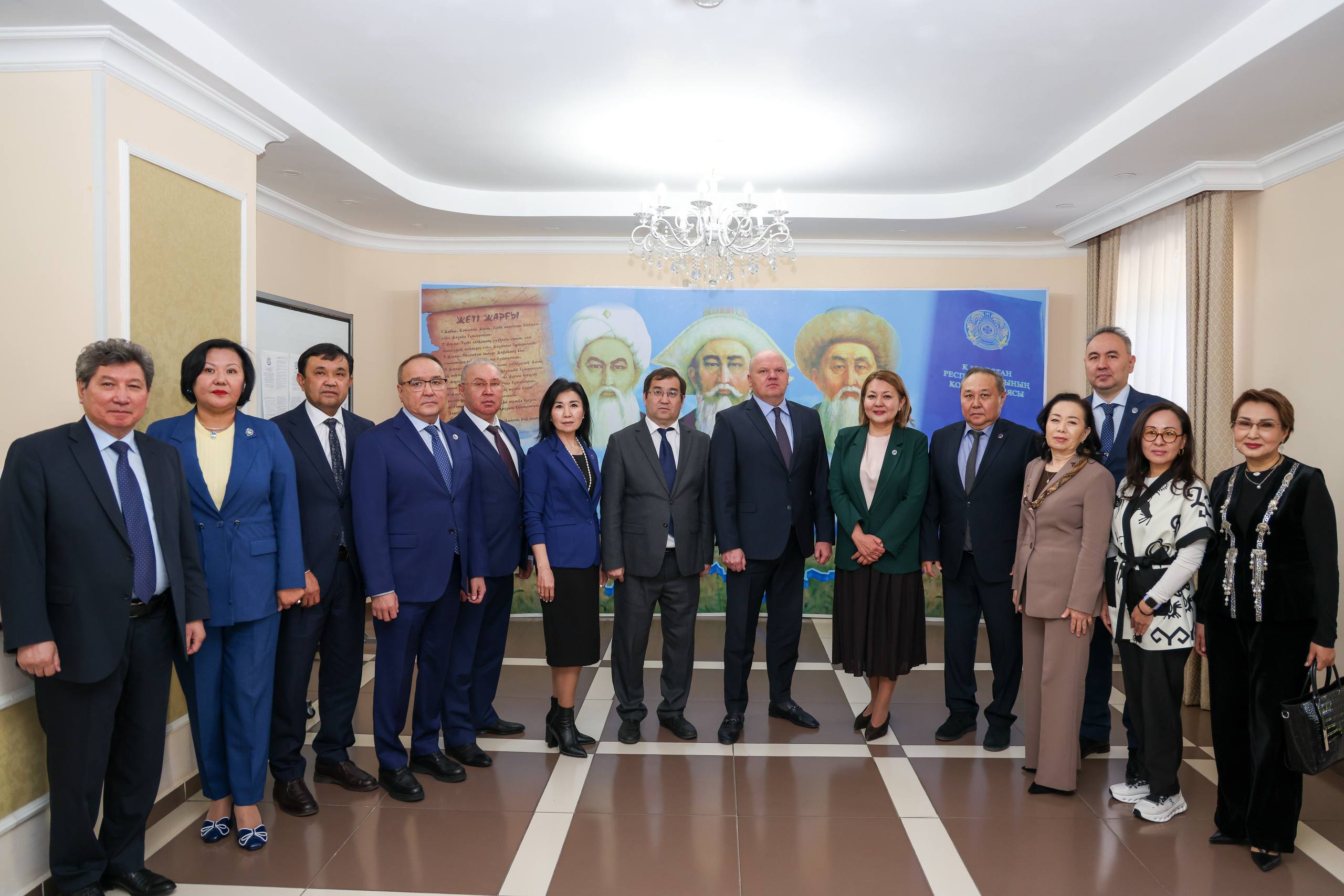 Жоғары Сот Кеңесінің Төрағасы Дмитрий Малахов Сот төрелігі академиясының ұжымына Кеңес Төрағасының өкімімен тағайындалған жаңа ректор — Мусин Қанат Қалқаманұлын таныстырды