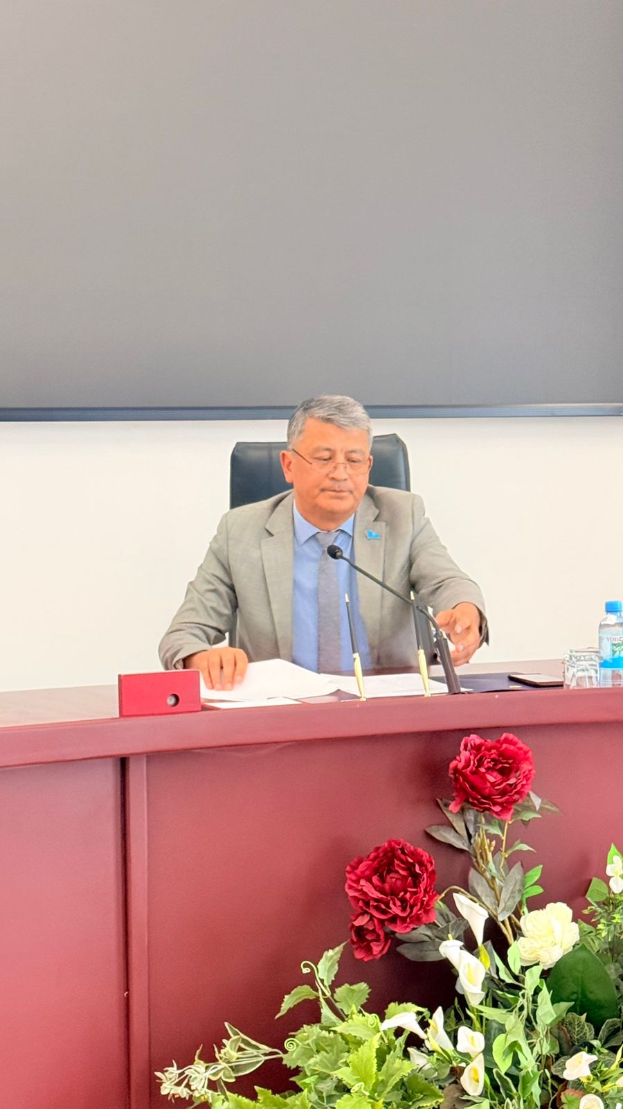 Сегодня, 19 мая 2026 года, под председательством Омаргали Байгабулова, председателя Костанайского городского маслихата, состоялась внеочередная сессия Костанайского городского маслихата восьмого созыва.